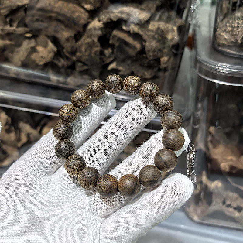 芽庄天然老料莺歌绿棋沉香手串12mm17颗佛珠手串链花蜜凉香韵浓郁