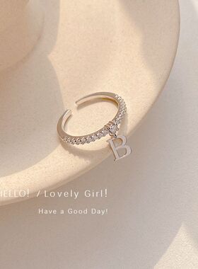 女超尾戒吊坠字母设计感闪优雅