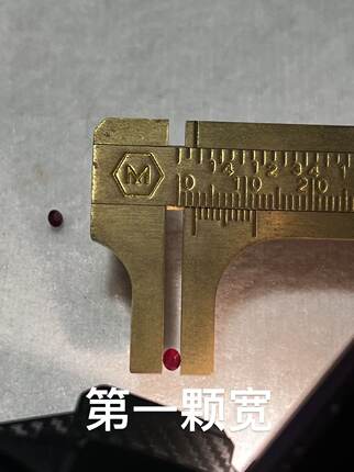 一对0.28克拉，鸽血红红宝石耳钉料，颜色鲜艳