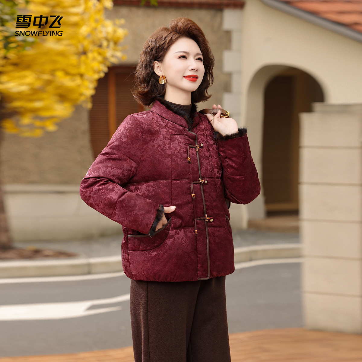 雪中飞水貂毛领时尚女士羽绒服