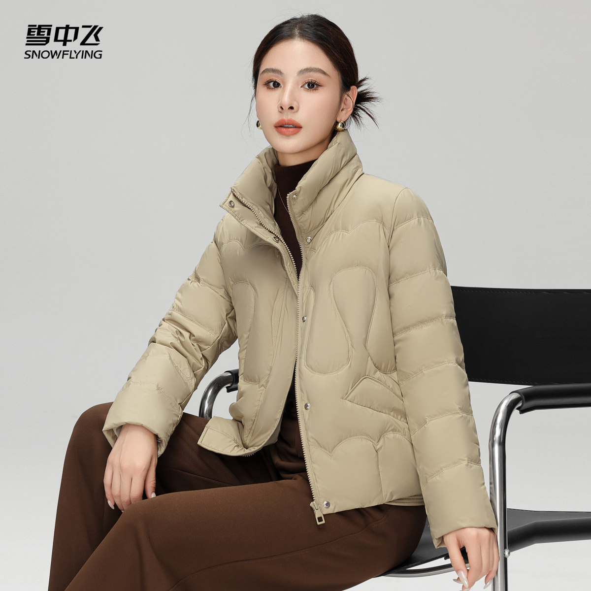 雪中飞2025冬新款女士短款立领羽绒服妈妈款时尚气质简约百搭暖
