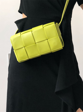 2021新款手工编织包女夏绿色格子腰包质感胸包单肩斜挎立体小方包