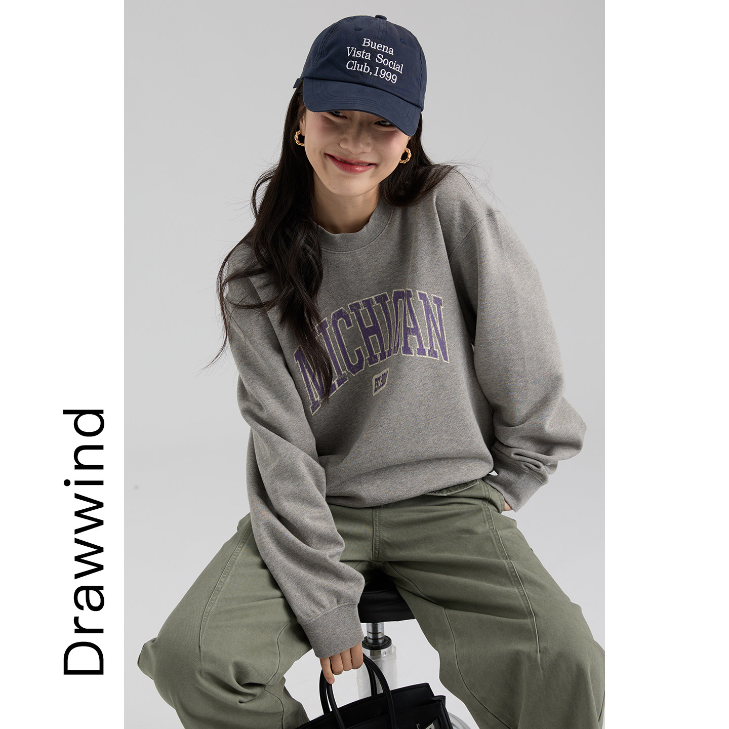 画风drawwind2026春秋季新款圆领卫衣女宽松复古字母毛圈套头上衣