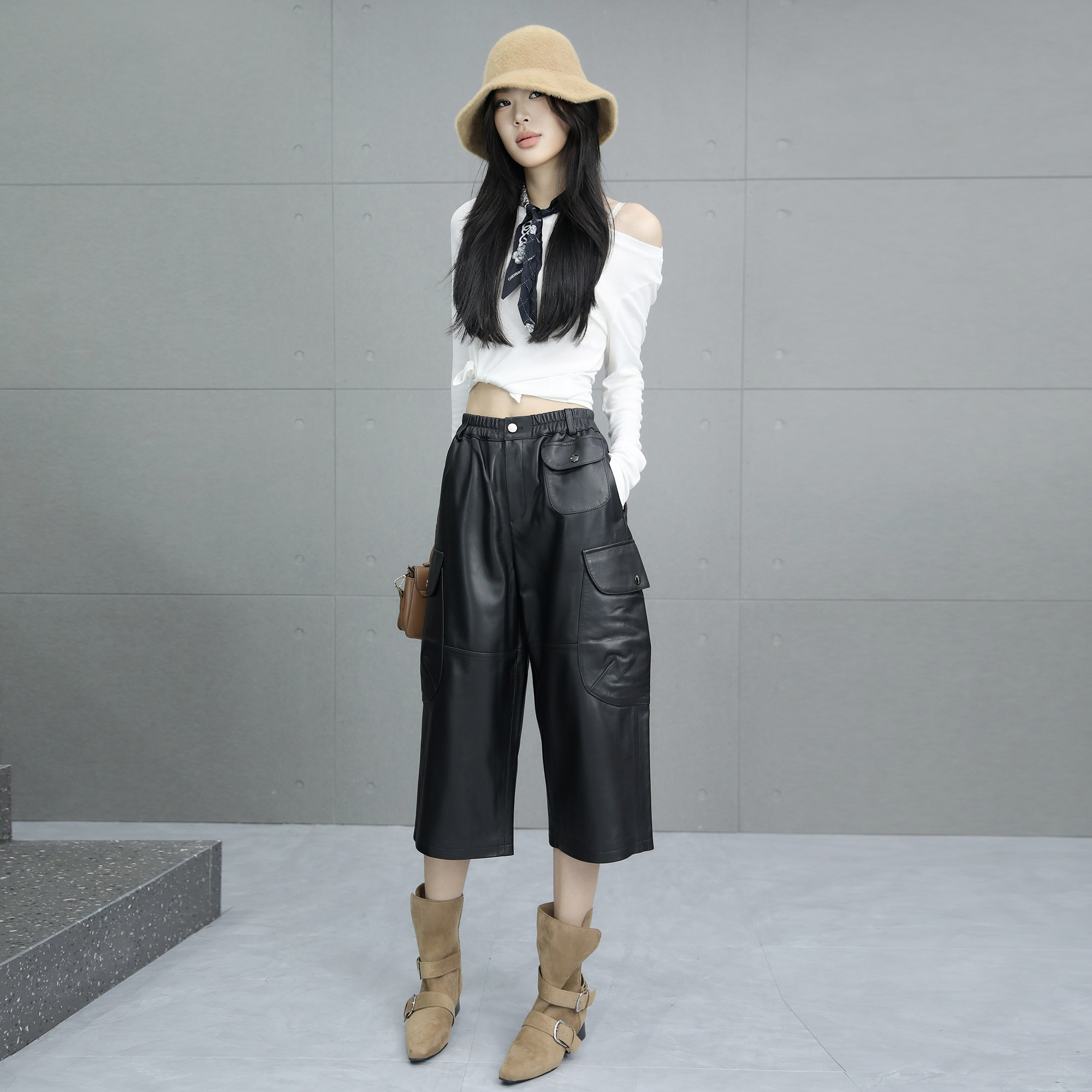工装裤女2025秋新款绵羊皮黑色皮裤松紧腰七分裤真皮小个子休闲裤