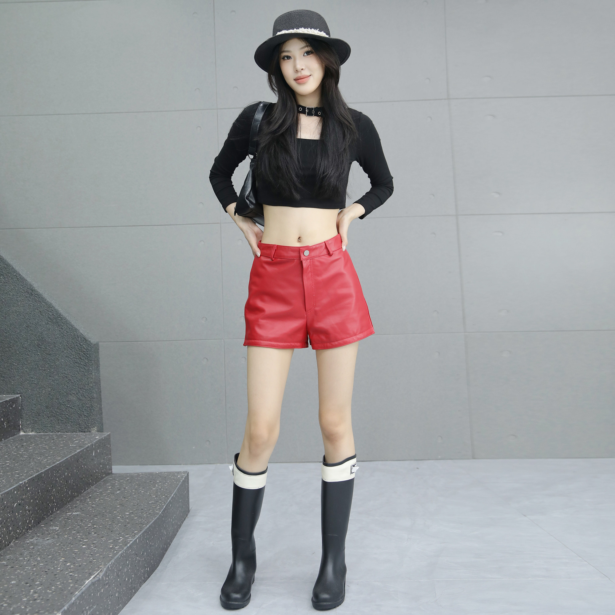 红色短裤女2025年秋季新款绵羊皮皮裤显瘦靴裤真皮侧拉链休闲裤潮