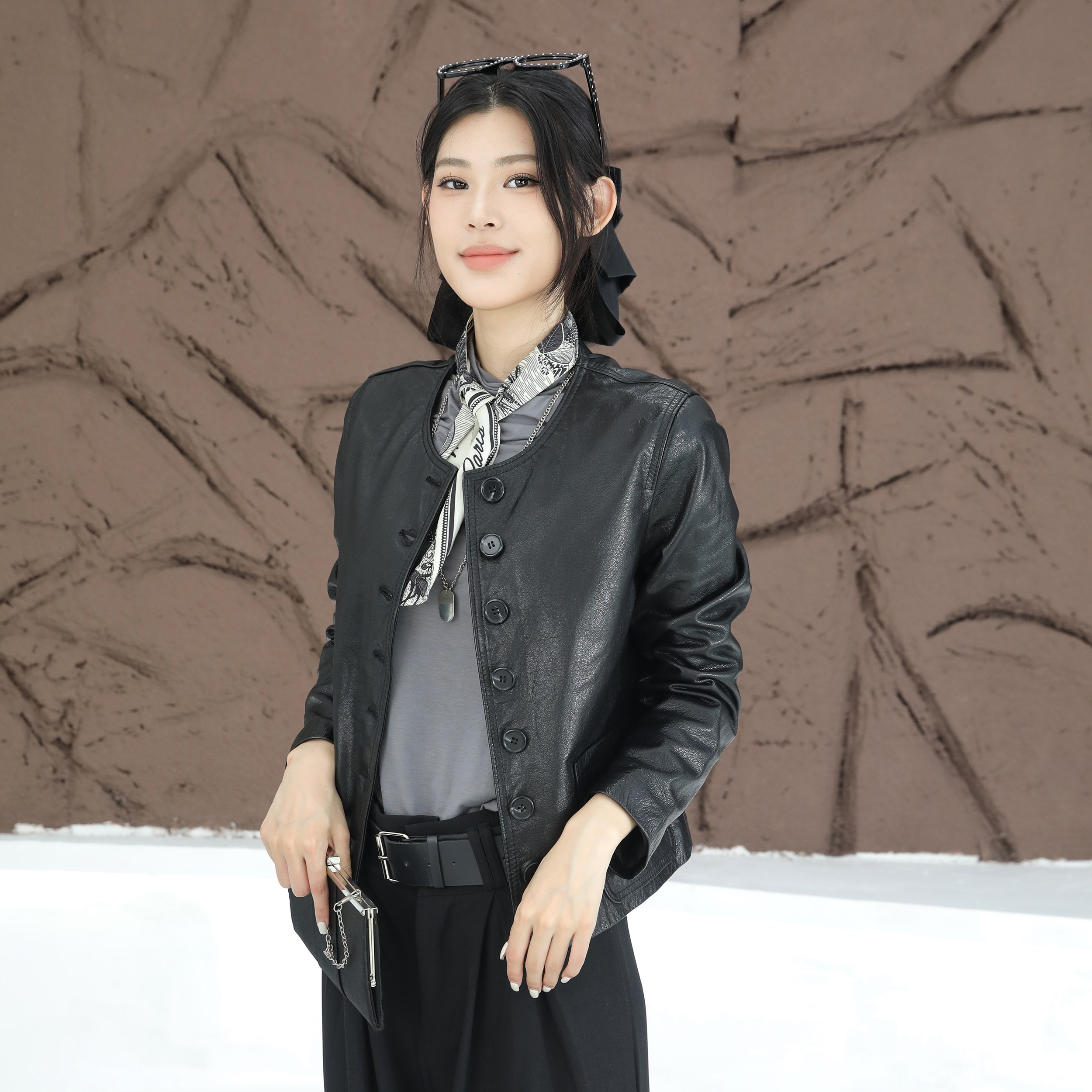 黑色油蜡真皮短款机车皮衣女显瘦
