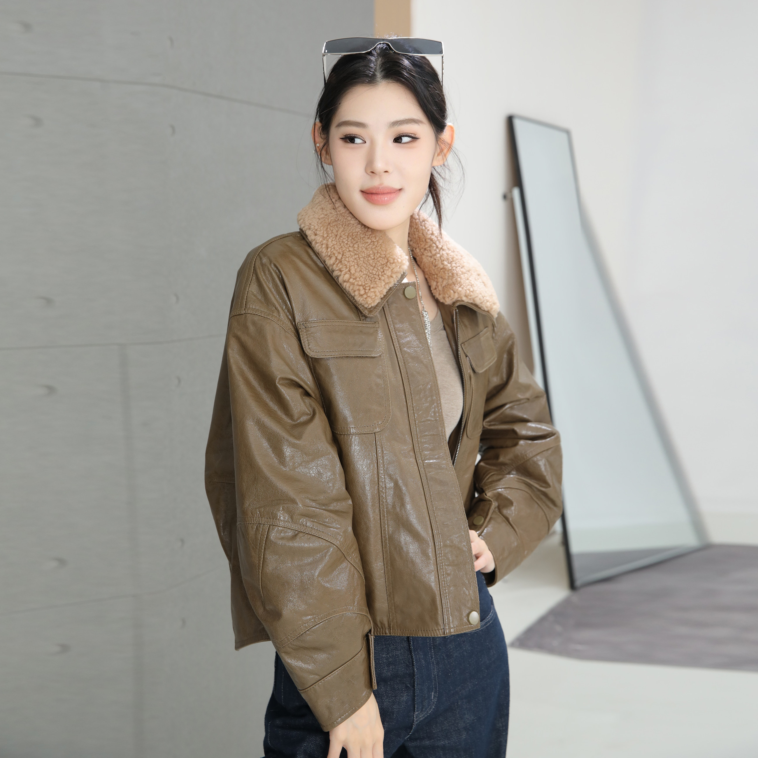 真皮绿色羊剪绒保暖机车皮衣女