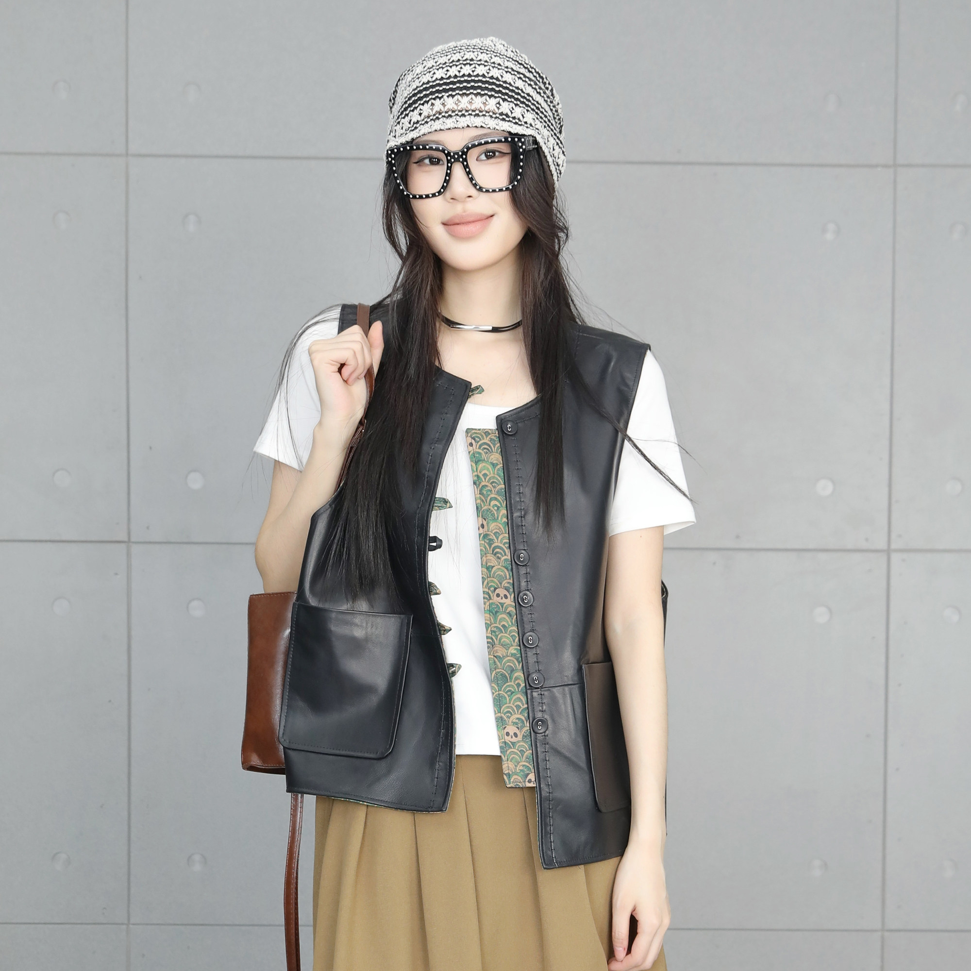 复古皮质马甲女短款新款圆领无袖外搭坎肩黑色纽扣背心双面穿外套