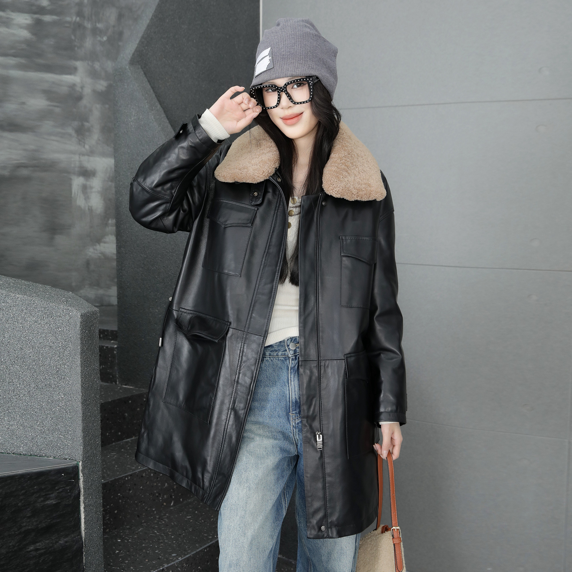 黑色毛领皮衣女中长款2025冬季新款毛领可拆卸绵羊皮羽绒内胆外套,女装/女士精品,皮衣,淘宝优惠券,粉丝福利购,淘宝优惠卷