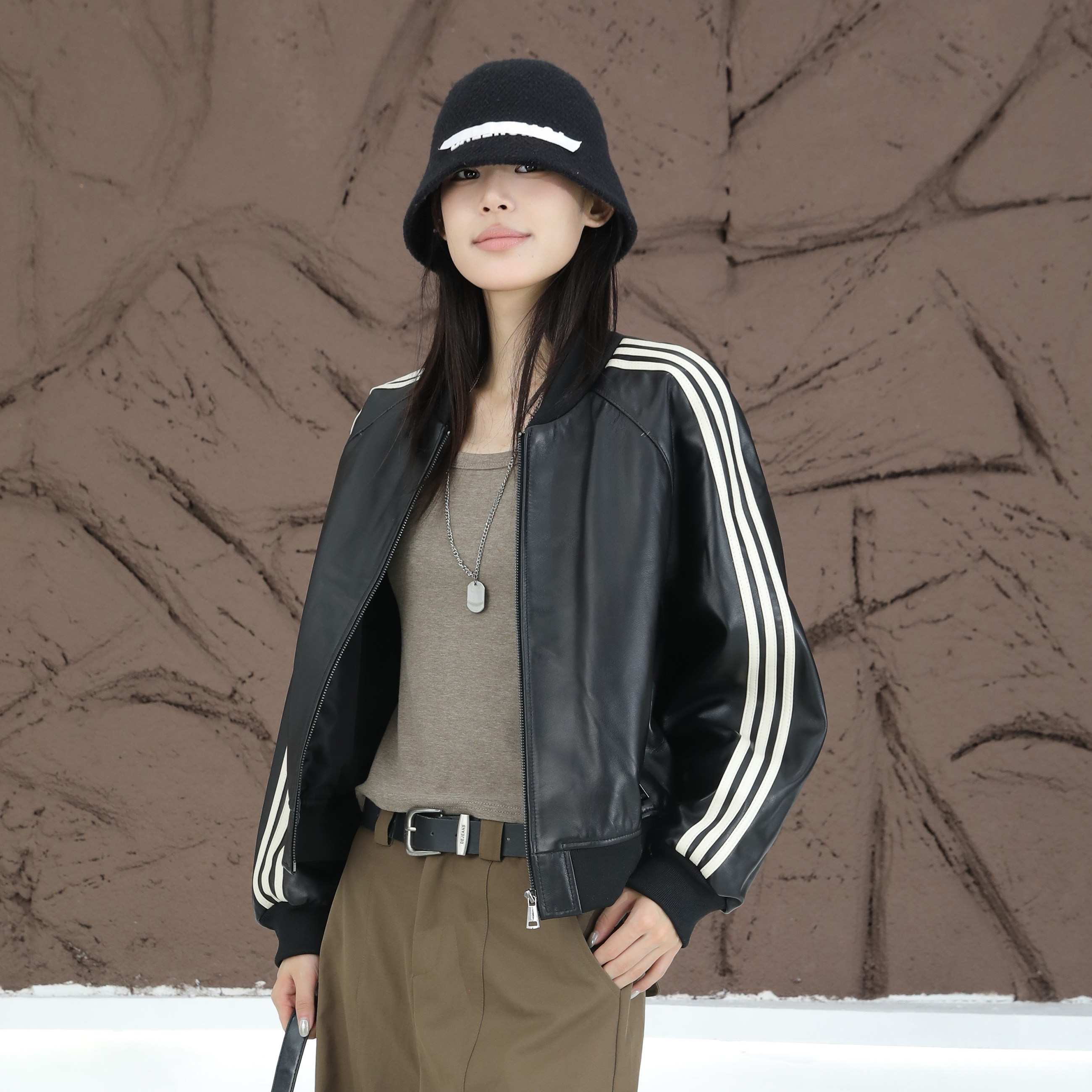 真皮绵羊皮短款皮衣女黑色拉链