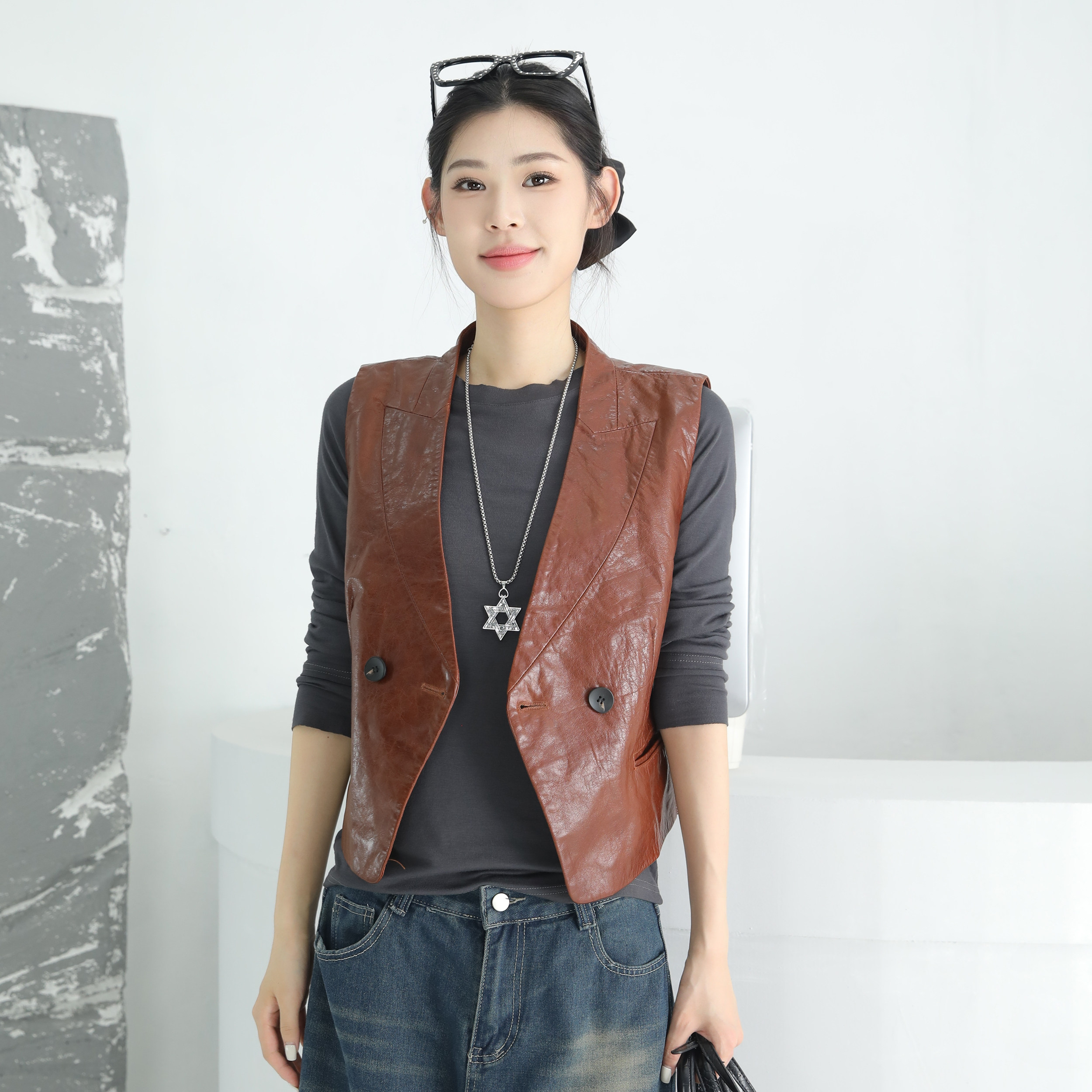 网红同款真皮V领机车风马甲女