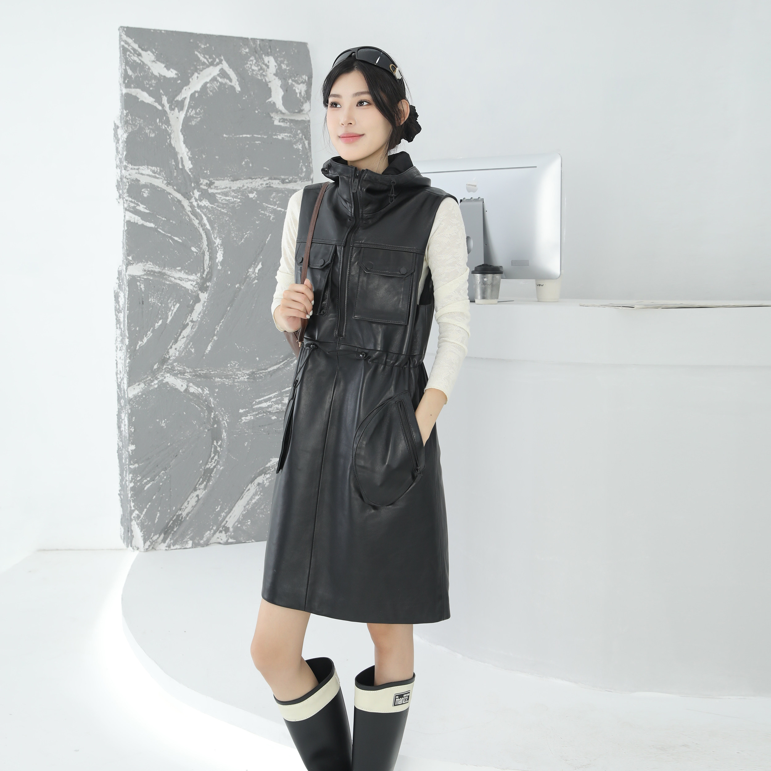 黑色绵羊皮马甲收腰显瘦连衣裙