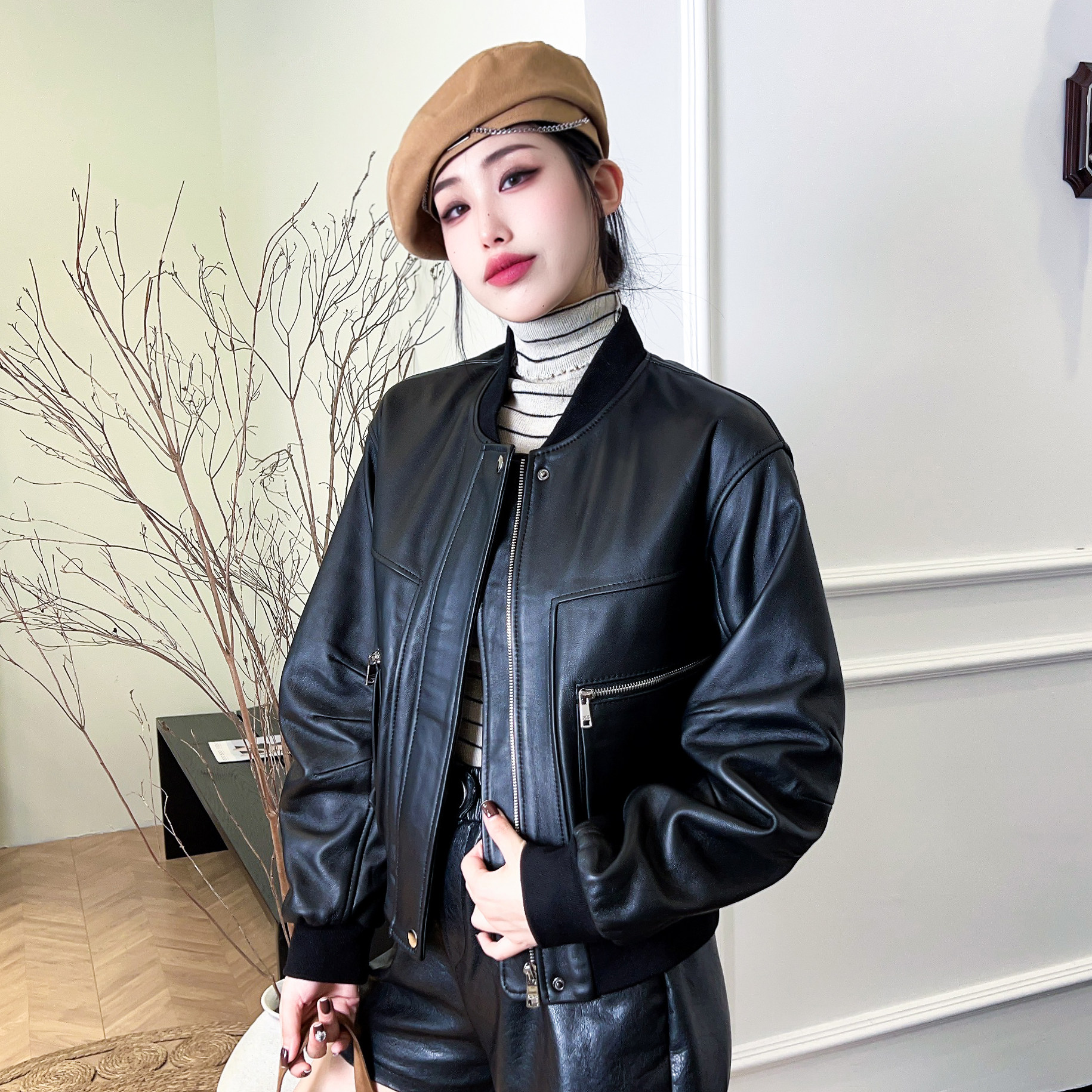 皮衣女短款2025年秋季新款绵羊皮黑色上衣真皮长袖夹克螺纹领外套