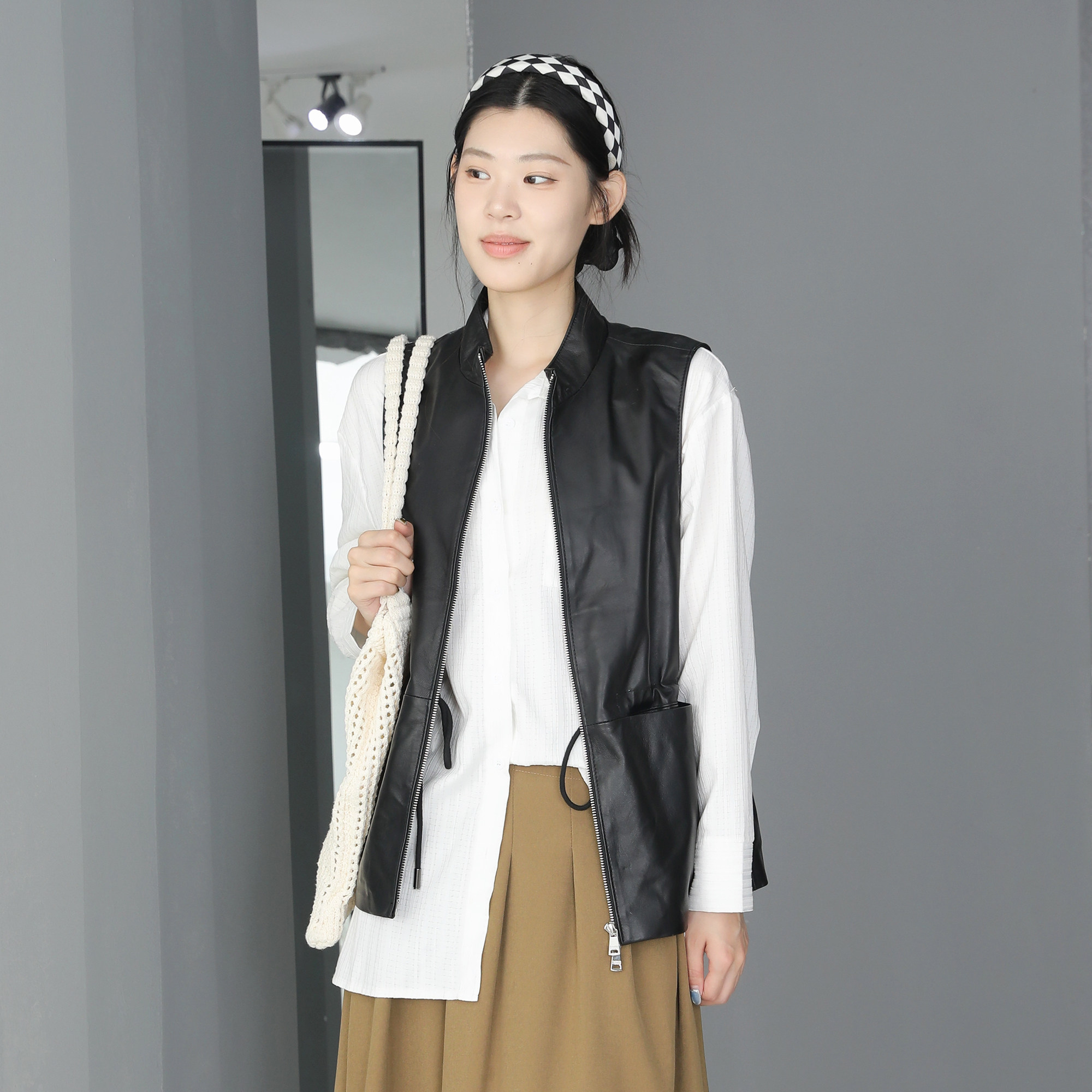 酷黑极简绵羊皮修身拉链马甲女