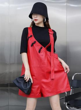 背带裤女2025年秋季新款真皮红色短裤绵羊皮宽松阔腿裤斜肩连体裤