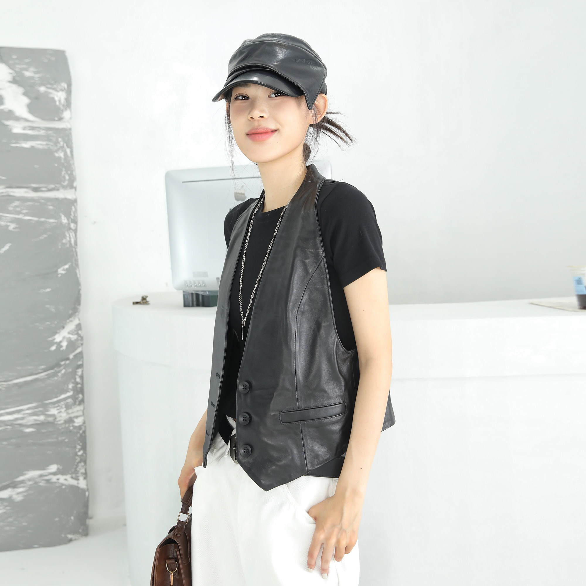 真皮V领短款修身马甲女秋季