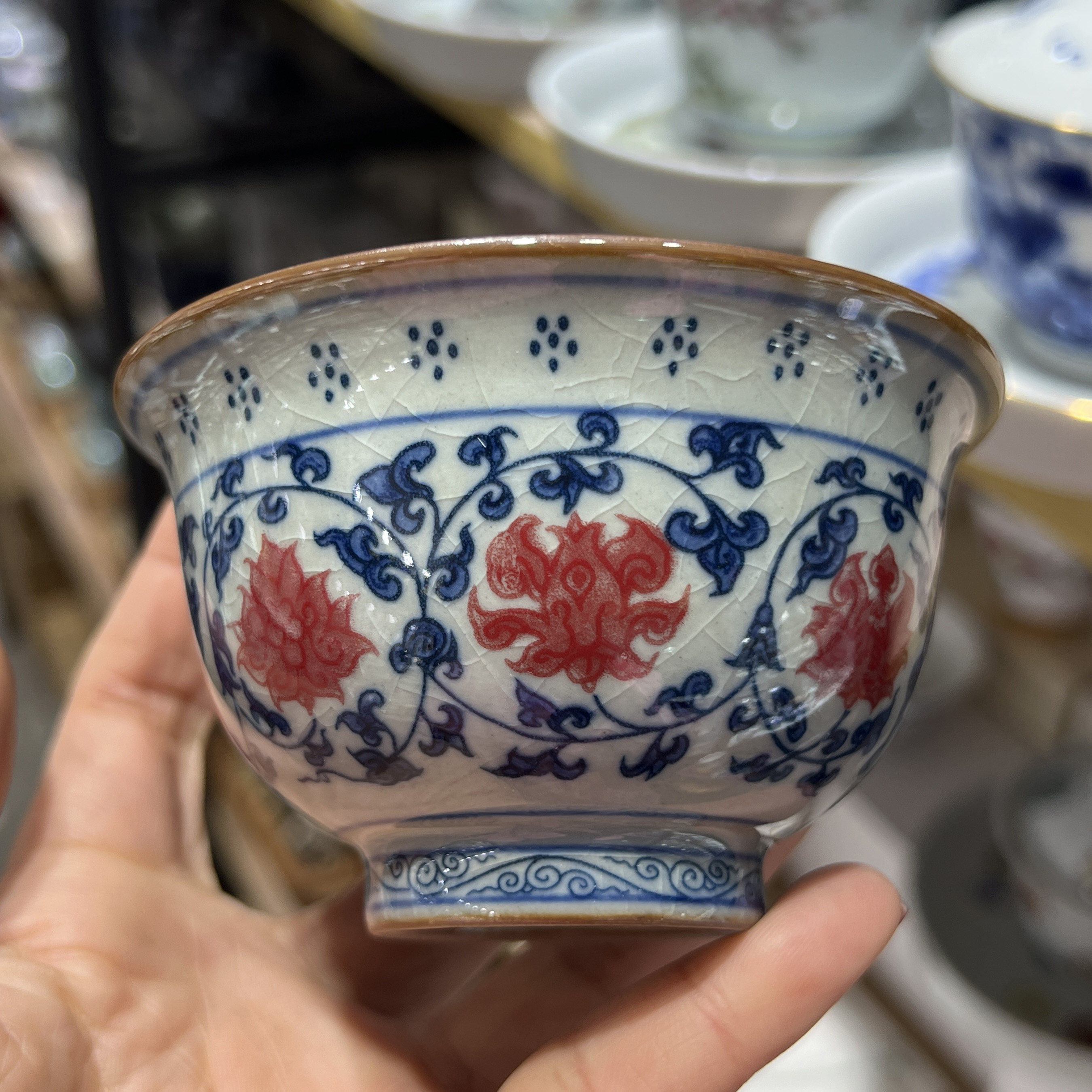 景德镇陶瓷杯釉里红老陶泥茶杯中式主人杯青花瓷单个压手杯品茗杯