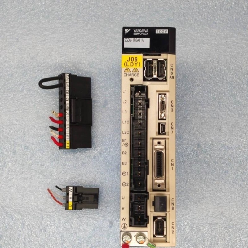 【议价】YASKAWA/安川 SGDV-1R6A11A 伺服驱动器 9新包好