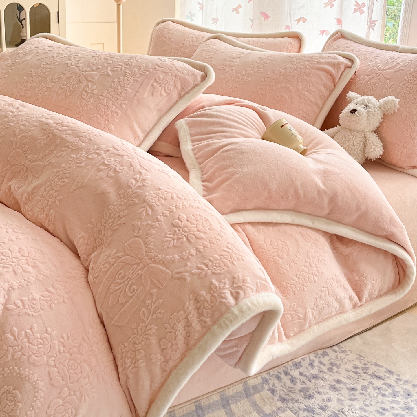 包边雕花牛奶绒加厚保暖四件套