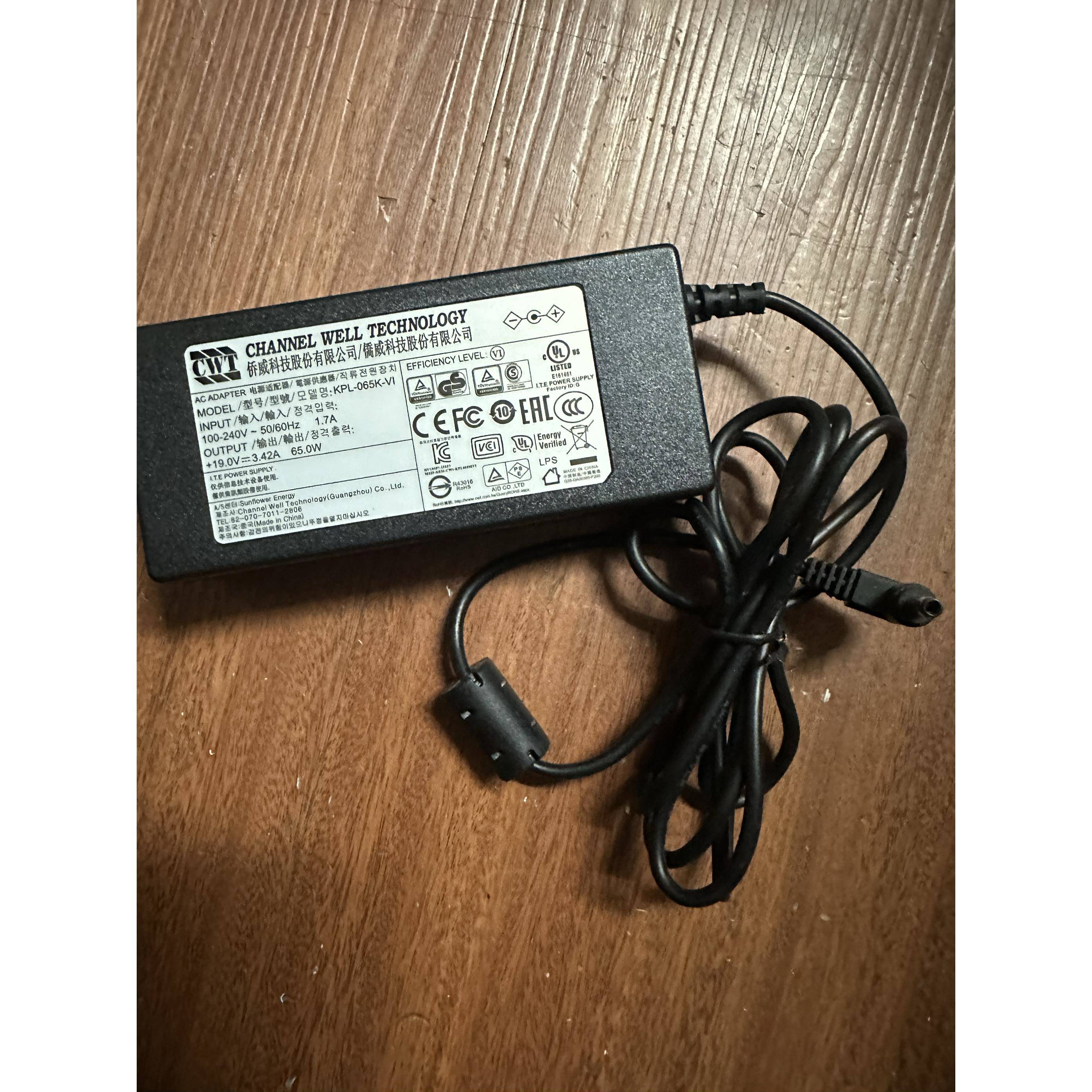 CWT侨威19V3.42A小口4017电源适配器KPL-065K-VI供应器65W充电器