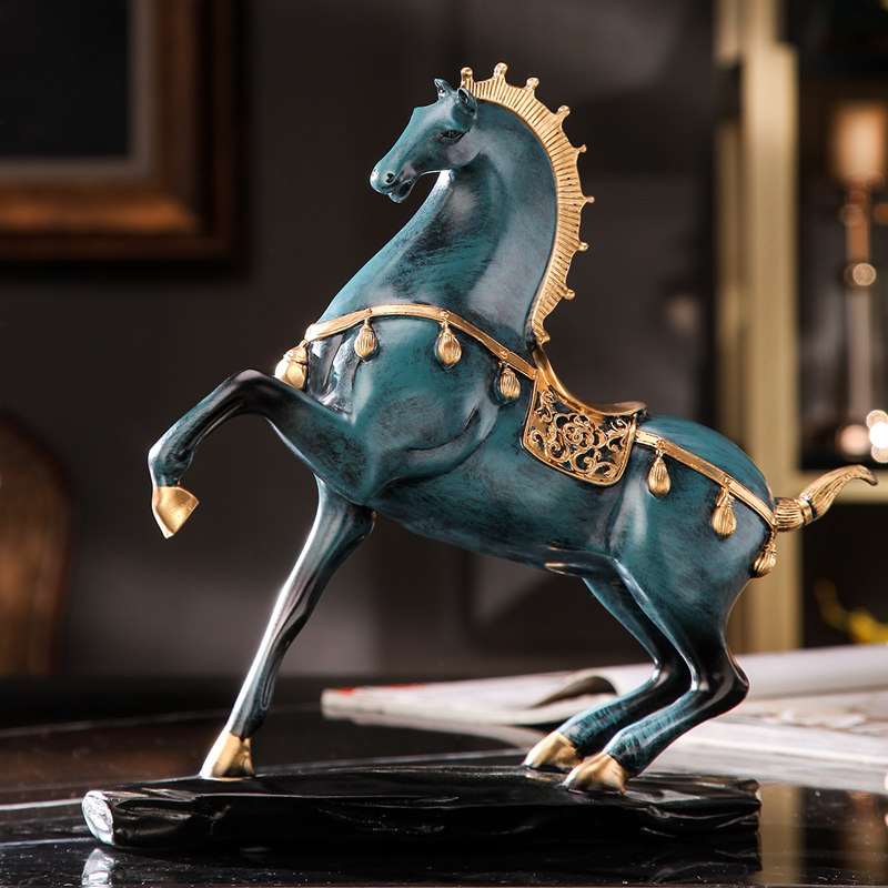 高级感装饰品招财马摆件生肖酒柜客厅办公室书桌面新中式吉祥物
