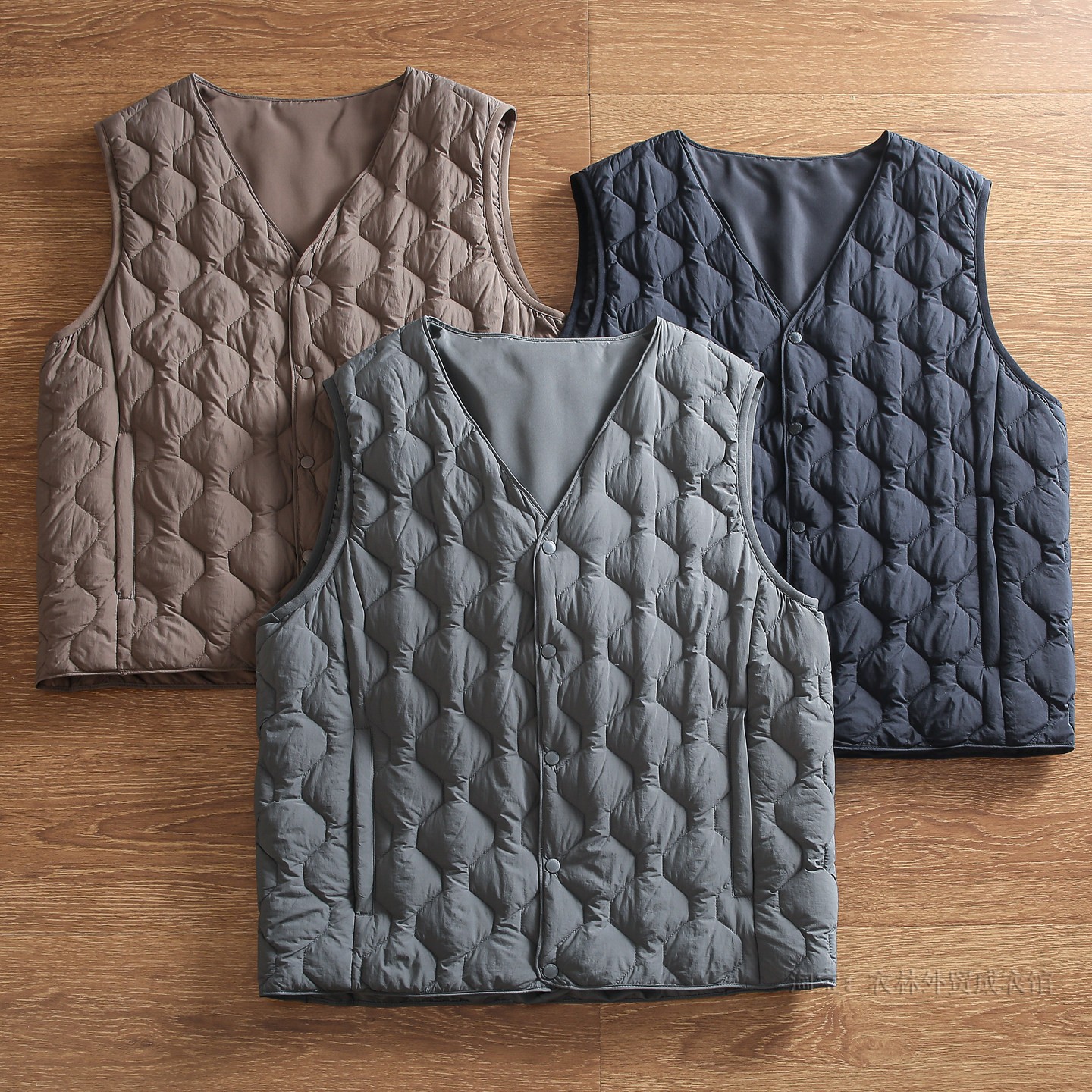 90鸭绒 冬季男士轻薄款分仓充绒防水保暖V领休闲羽绒马甲内搭背心