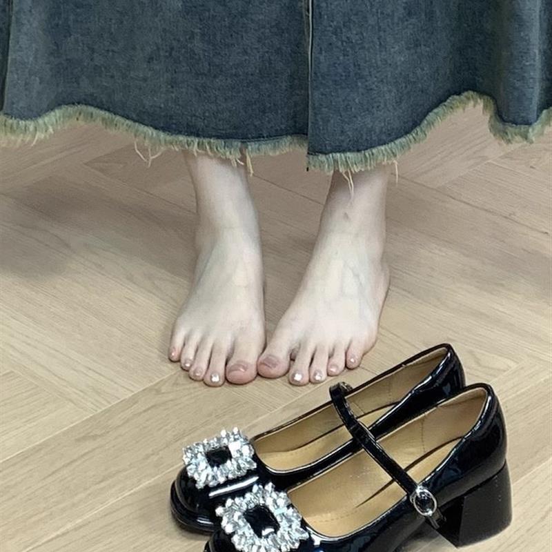 2026年皮鞋玛丽珍鞋高级软皮法式复古红色鞋子单鞋水钻婚鞋新娘潮