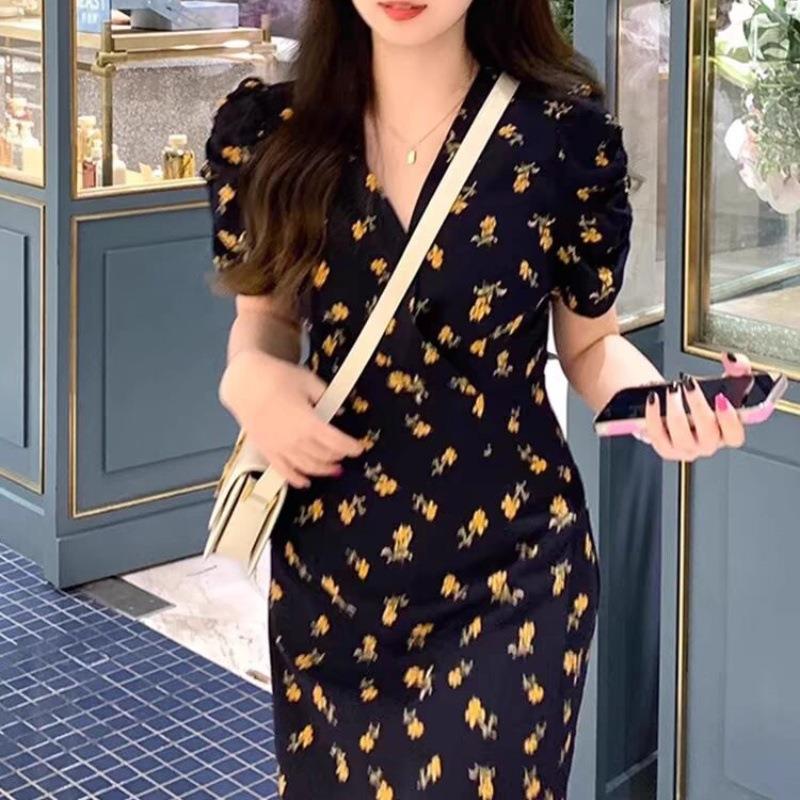 法式茶歇碎花连衣裙女夏季2026新款气质收腰显瘦中长款V领长裙子