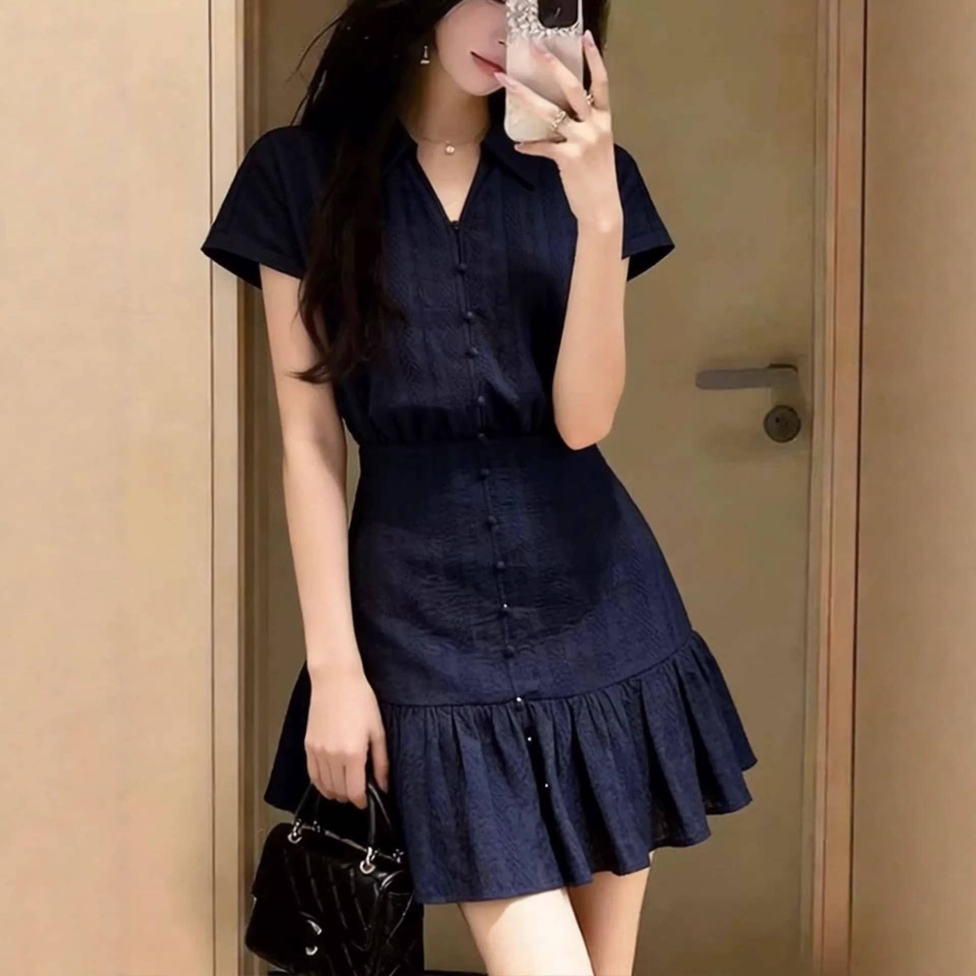 优雅气质肌理感知性收腰连衣裙2026夏季新款藏青色少女感收腰短裙