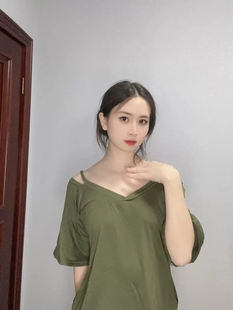 涤纶白色宽松女夏韩版 2024潮流T恤创意衫 V领纯 微胖mm大码 港风短袖