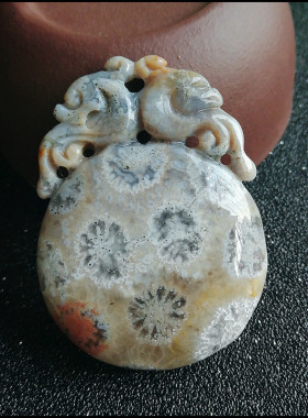 孤品天然菊花石珊瑚玉雕件吊坠