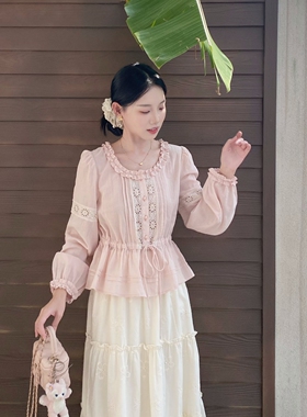 MOBAI默白【嫣然】复古甜美木耳边圆领蕾丝拼接长袖全棉收腰衬衫