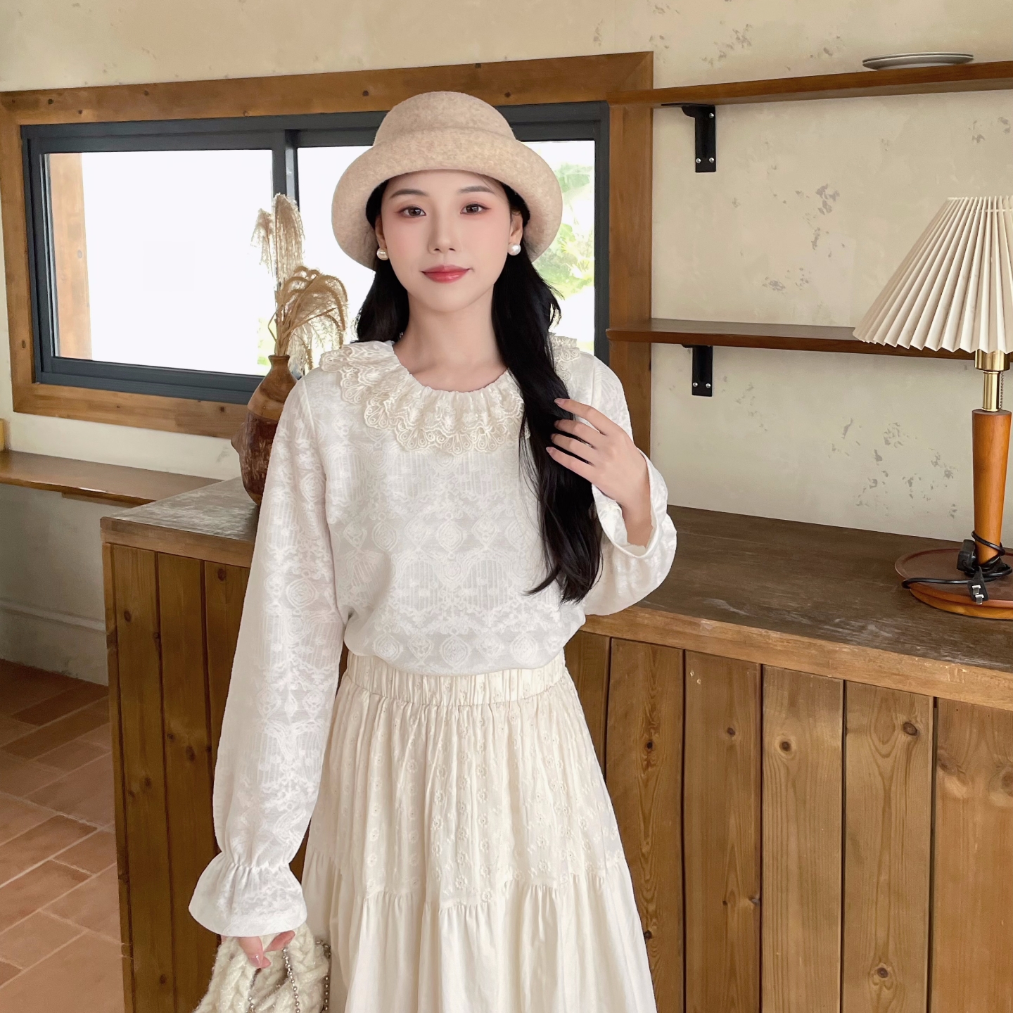 MOBAI默白复古蕾丝圆领内搭上衣