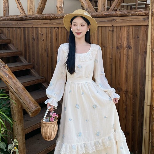 MOBAI默白法式蕾丝绣花连衣裙女