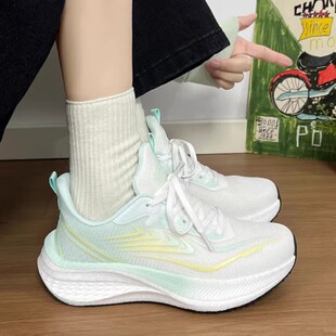 轻便运动鞋女款2026新款女学生款薄荷绿秋季透气百搭休闲跑步鞋女