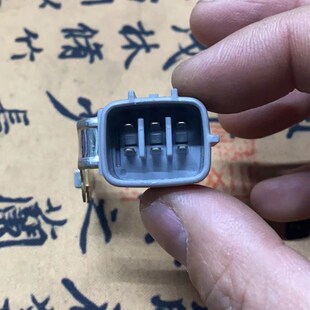 丰田凯美瑞汉兰达卡罗拉雷凌雷克萨LX 打铁插头GX400大灯插头