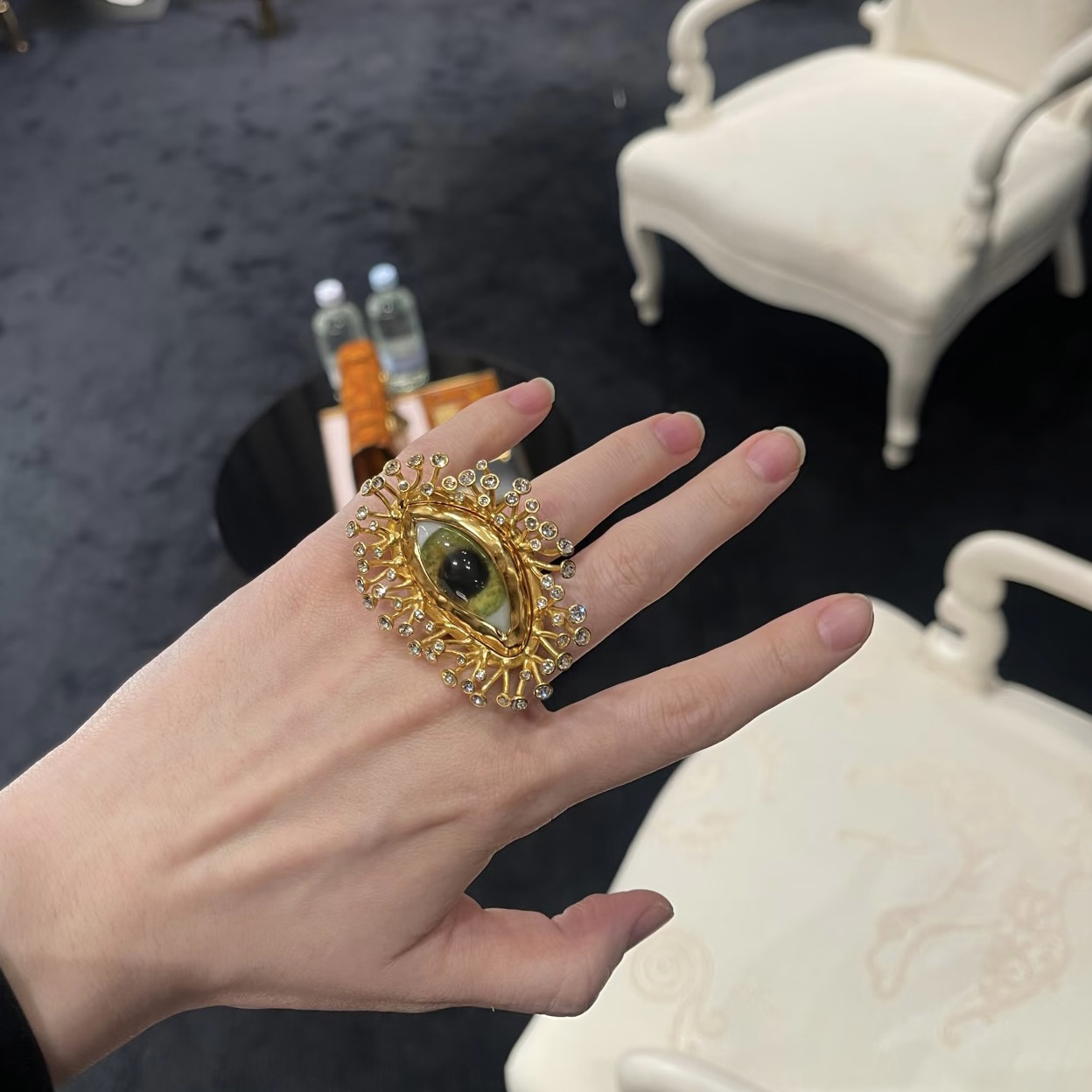 高定！夏帕瑞丽Schiaparelli恶魔之眼开口戒指火爆个性潮流