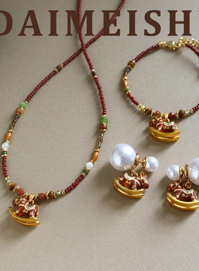 原创复古美拉德精致百搭彩色滴油摇摇木马项链轻奢高级感锁骨链女