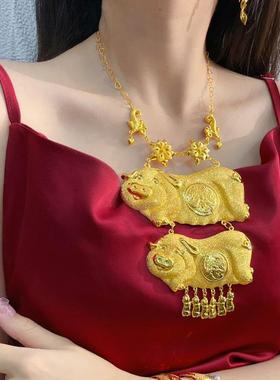 镀金龙凤猪吊坠三金陪嫁道具 新娘婚庆金猪牌项链订婚五金仿真首