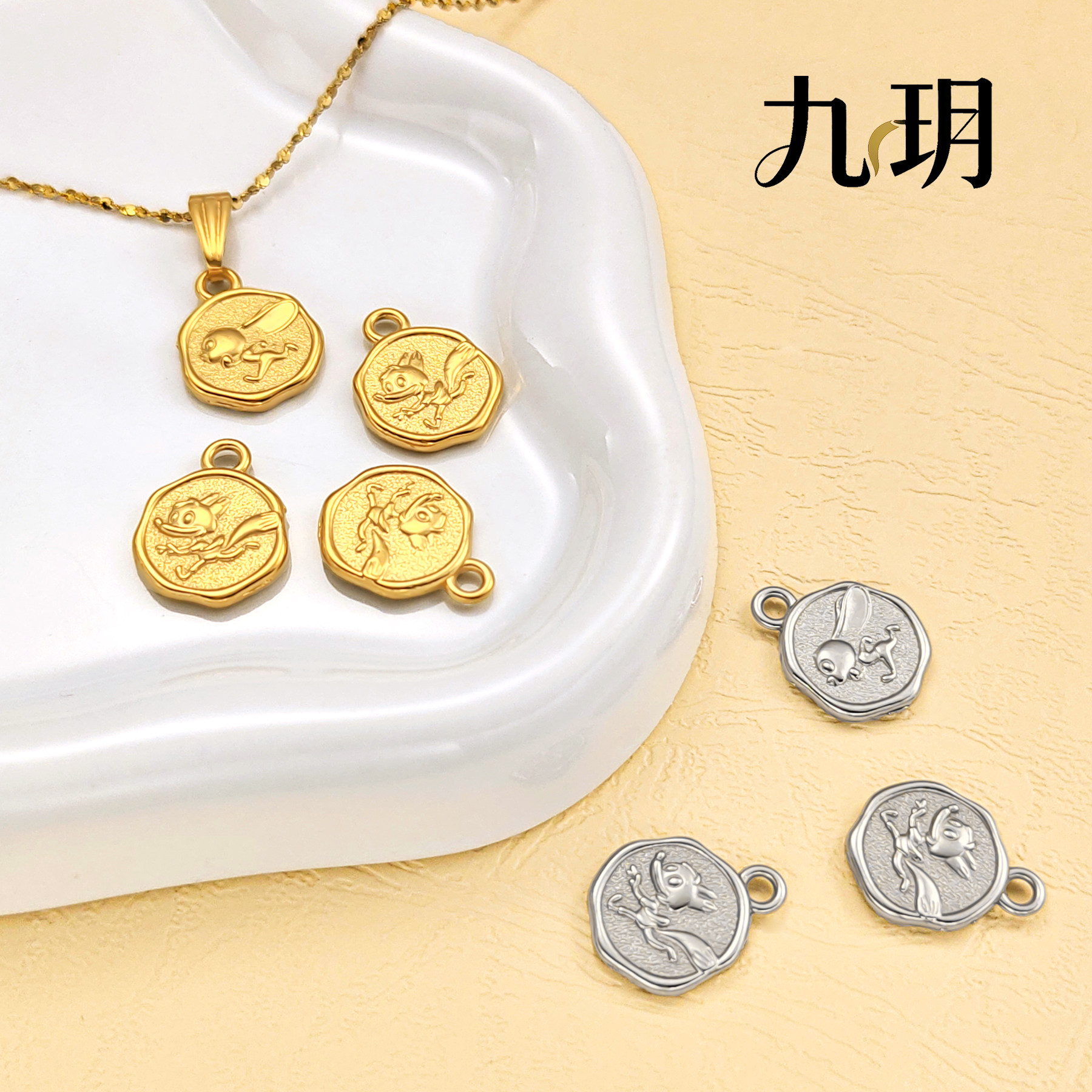 九玥饰品 不锈钢真空电镀不掉色奔跑的狐狸与小兔项链吊坠