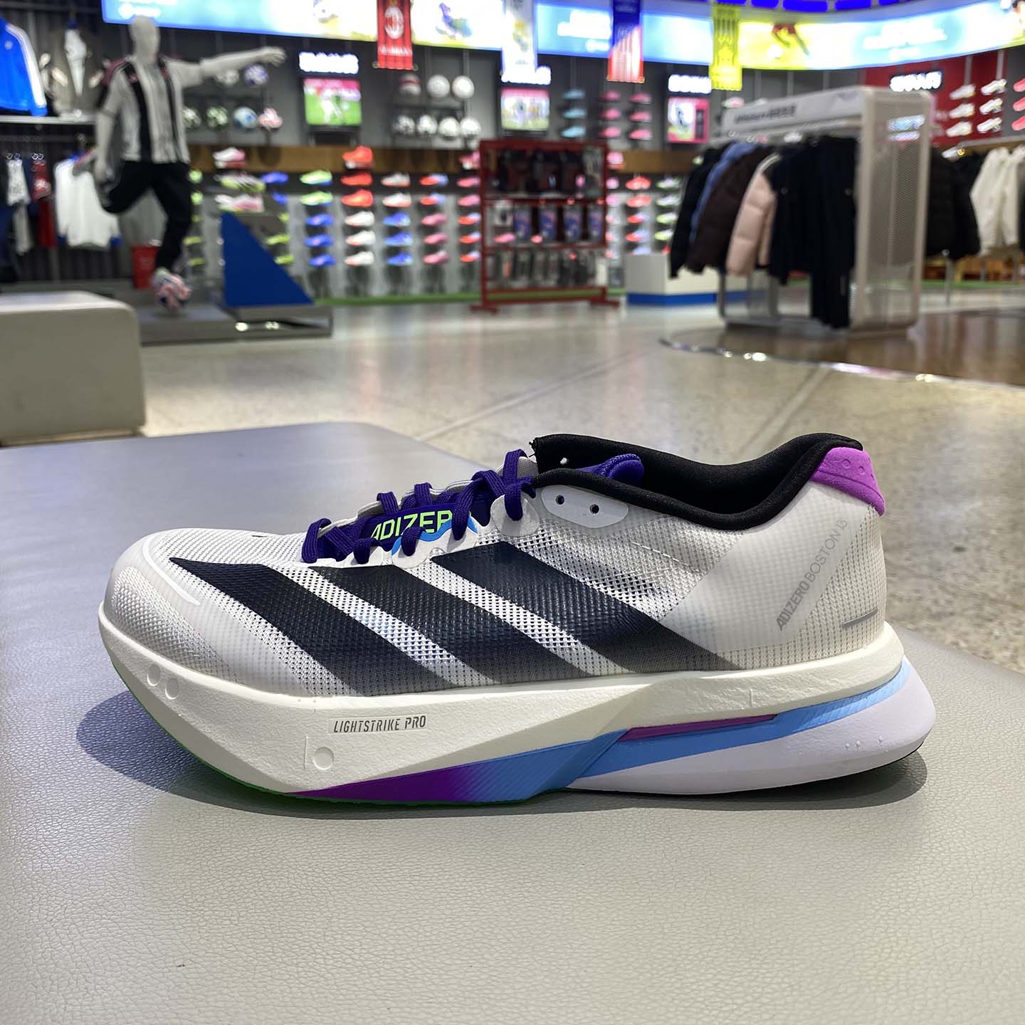 Adidas/阿迪达斯Adizero Boston 13男子低帮耐磨运动跑步鞋JS4946 - 实物图