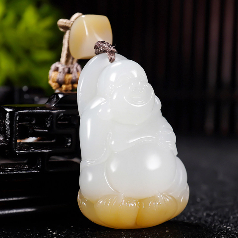 新疆大师郭磊和田玉且末金山料糖羊脂白玉笑佛形吊坠 21.99克