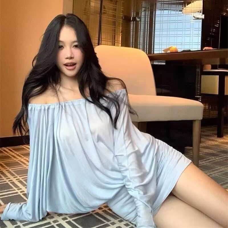 纯色一字肩长袖连衣裙女秋季显瘦收腰裙子蝙蝠袖纯欲辣妹包臀短裙