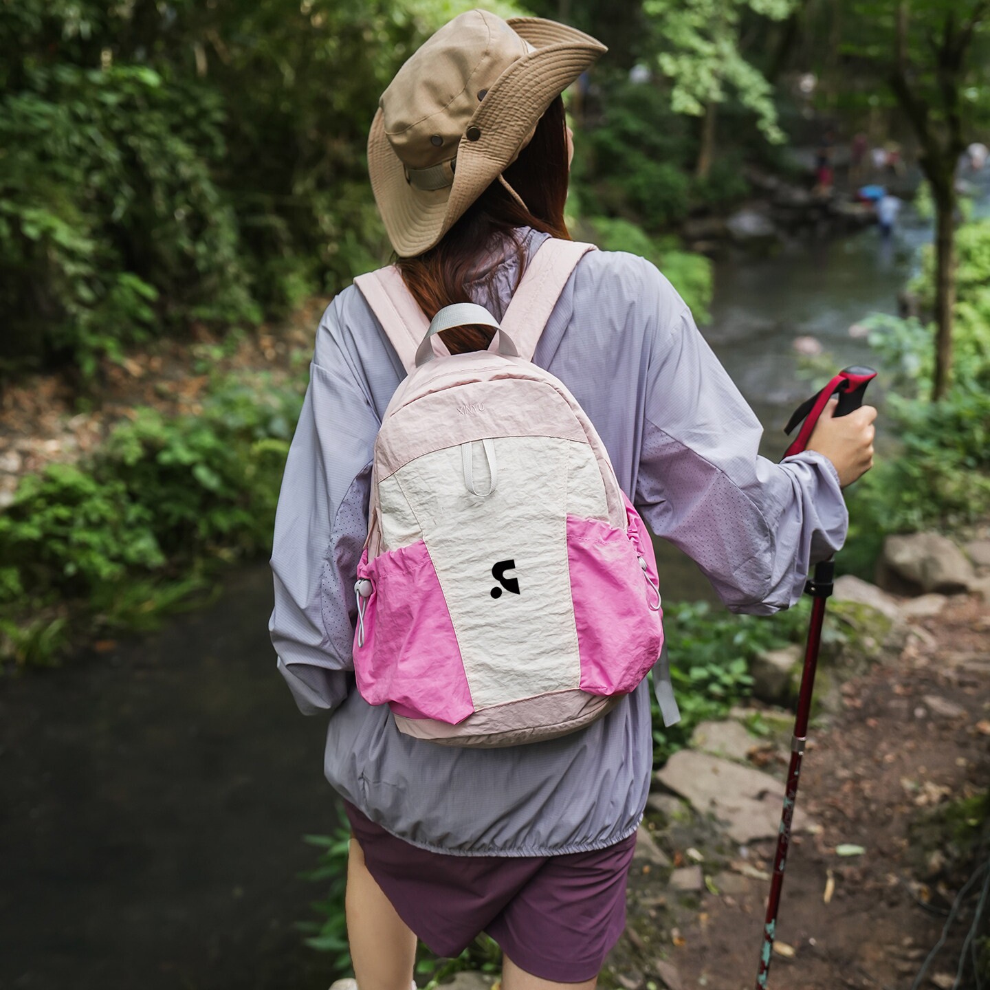 品牌正品2026新款户外双肩包男女通用轻便登山包学院风休闲背包潮