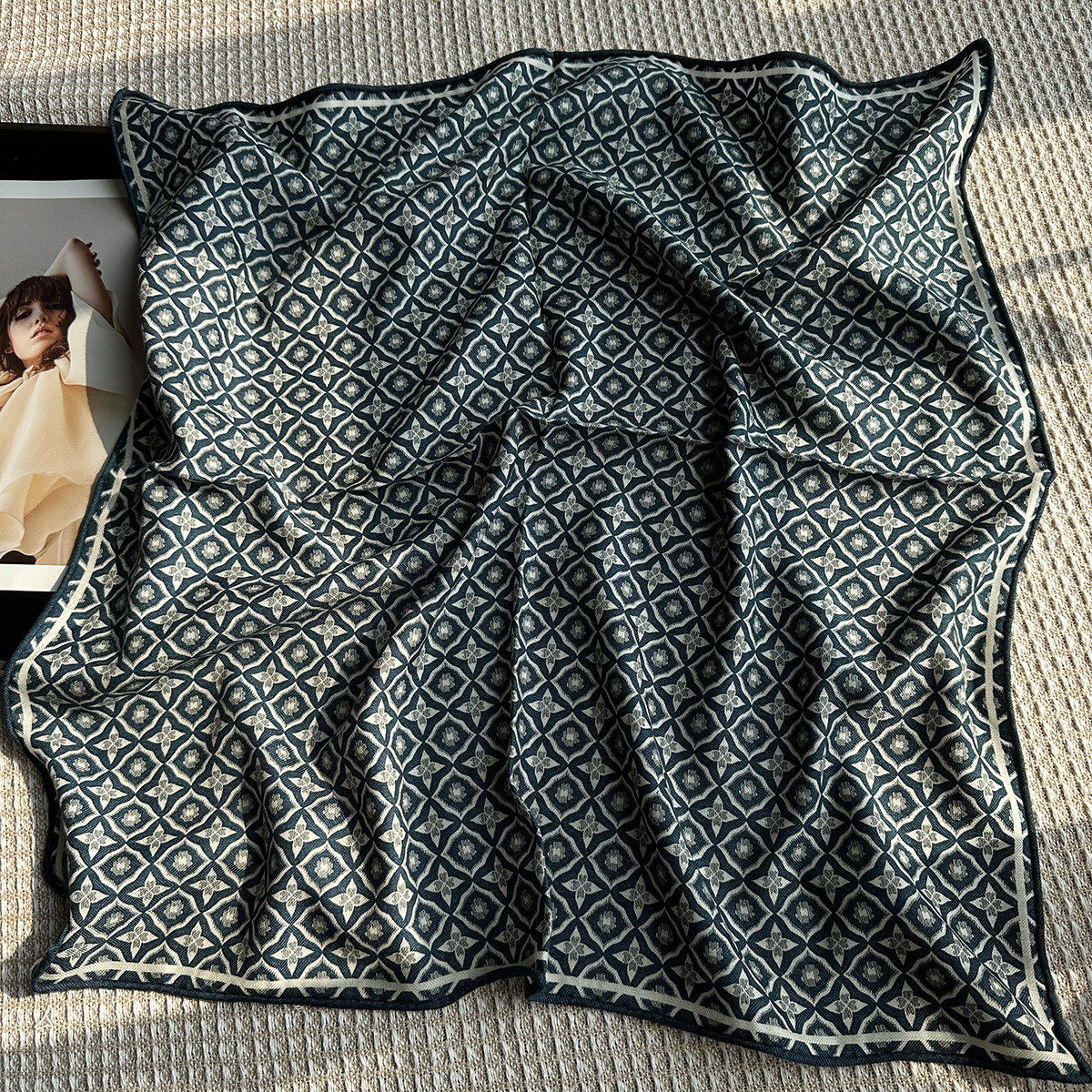 绿色花卉图腾印花真丝羊毛围巾女秋冬季保暖会护颈65cm小方巾披肩