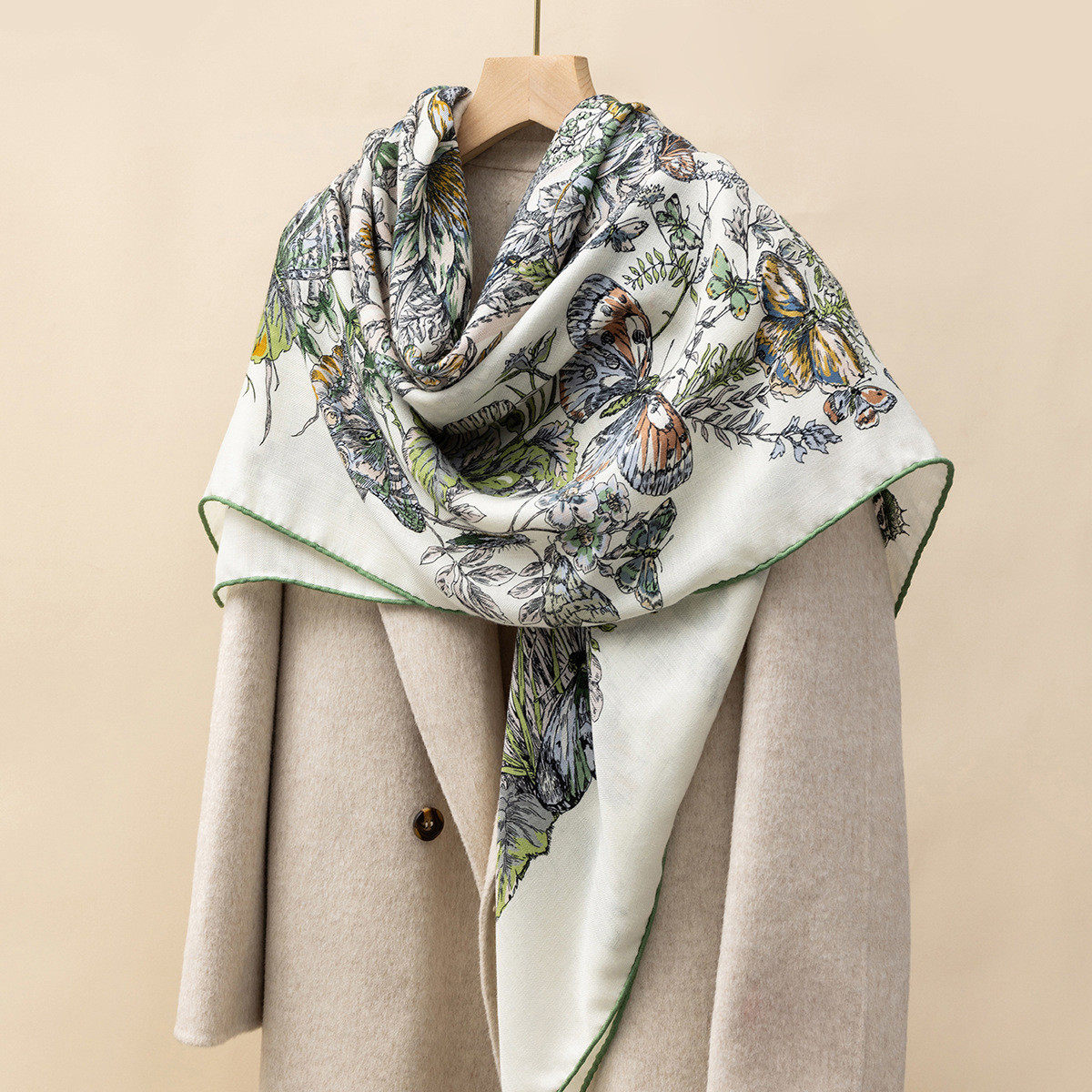 欧美高品质真丝羊毛围巾女冬季双面印花保暖亲肤丝羊绒披肩大方巾