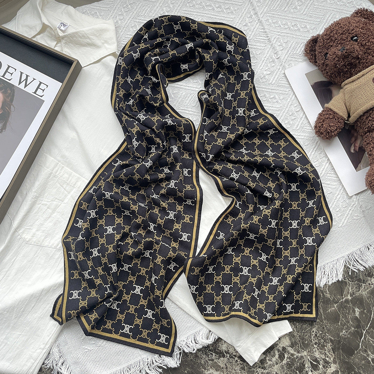 黑色大牌图案印花百搭围巾经典秋冬季护颈装饰女士真丝羊毛披肩