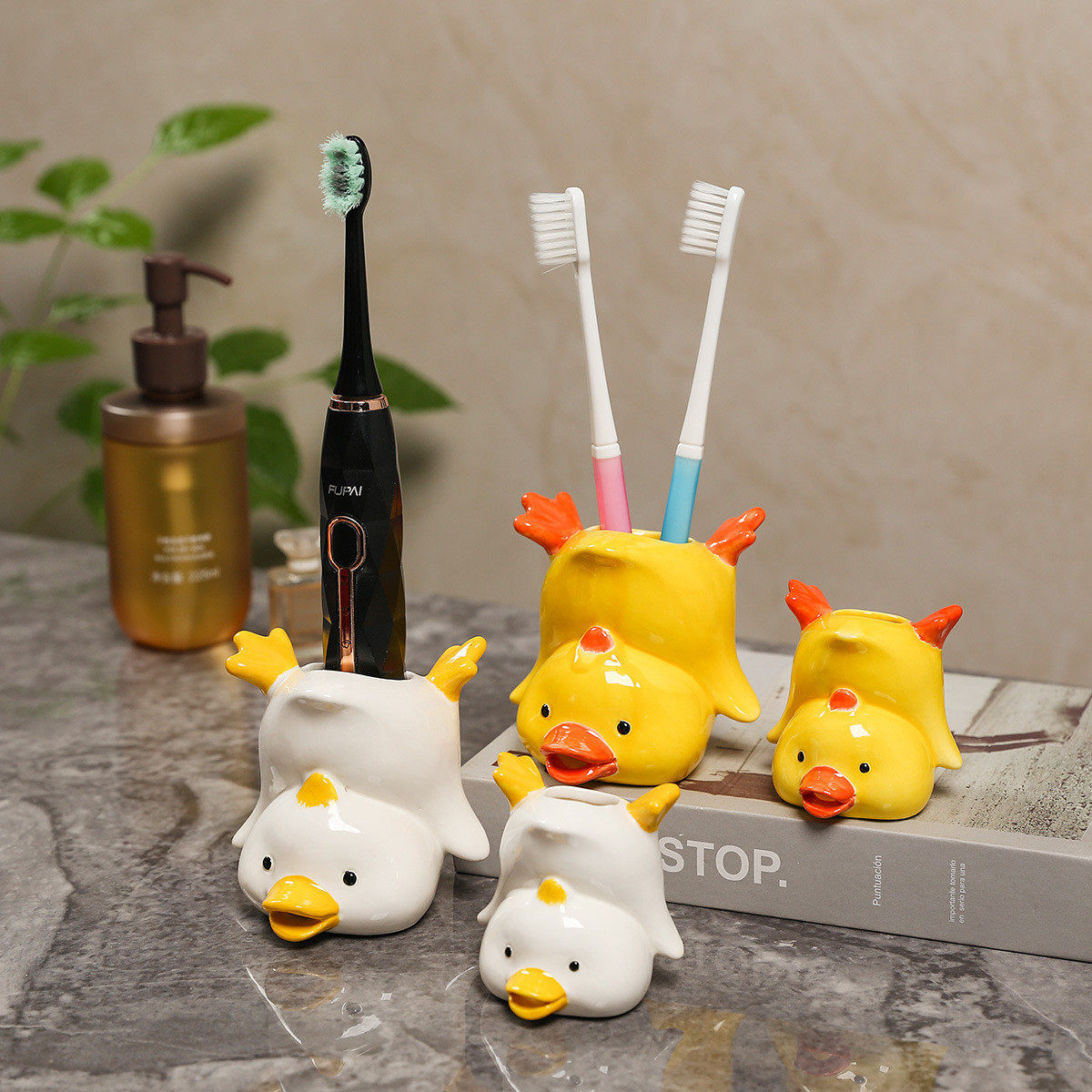 创意萌宠小鸭子牙刷架免打孔卫生间摆件卡通陶瓷牙刷托洗漱置物架,节庆用品/礼品,创意/设计玩具,淘宝优惠券,粉丝福利购,淘宝优惠卷