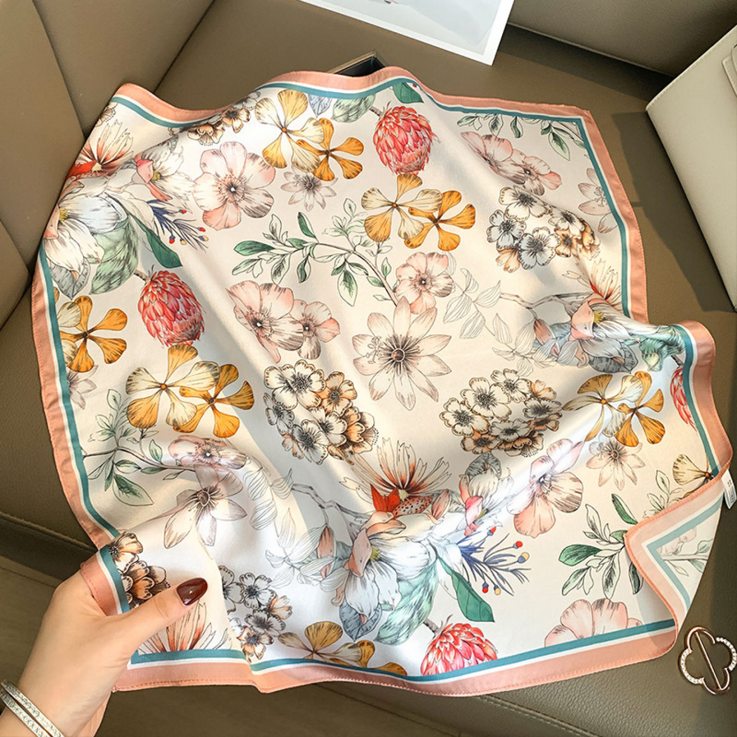 粉色花朵印花真丝小方巾女士领巾