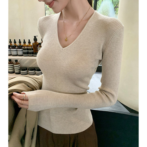 奶茶色v领针织衫2025年秋季新款修身显瘦百搭羊毛打底衫长袖上衣